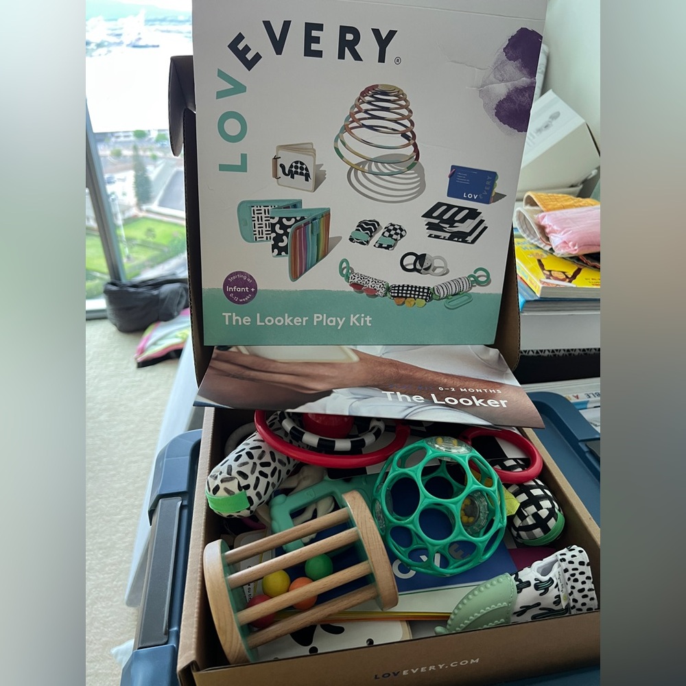 Lovevery The Looker Play Kit - VEUC